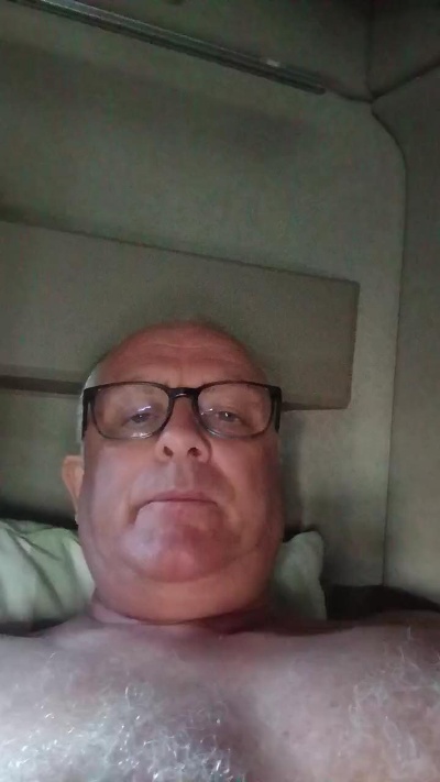 charlemagne18 live cam on Cam4