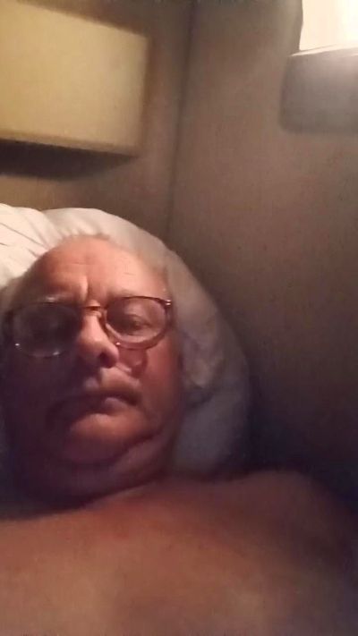 charlemagne18 live cam on Cam4