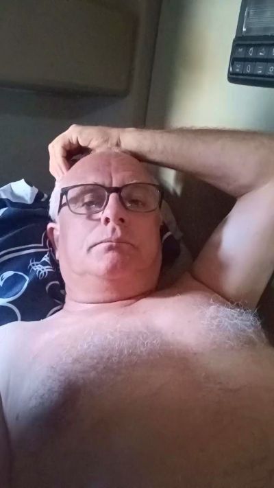 charlemagne18 live cam on Cam4