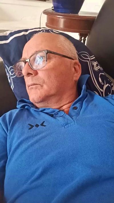 charlemagne18 live cam on Cam4