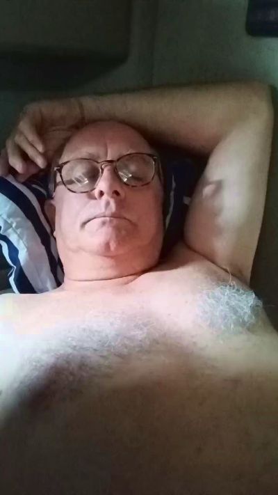 charlemagne18 live cam on Cam4