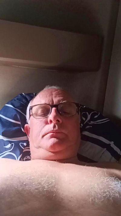 charlemagne18 live cam on Cam4