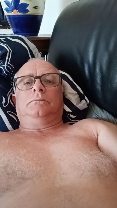charlemagne18 live cam on Cam4