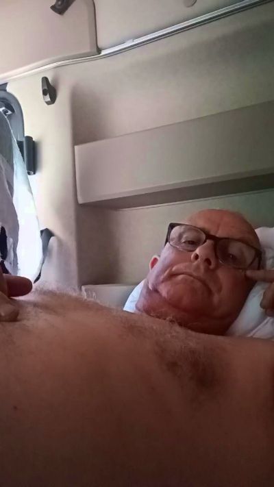 charlemagne18 live cam on Cam4