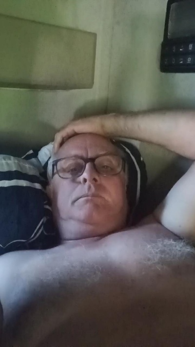 charlemagne18 live cam on Cam4