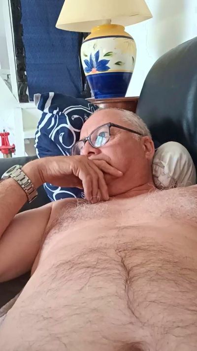 charlemagne18 live cam on Cam4