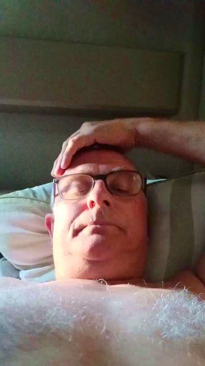 charlemagne18 live cam on Cam4