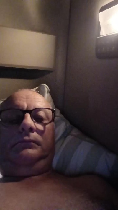 charlemagne18 live cam on Cam4