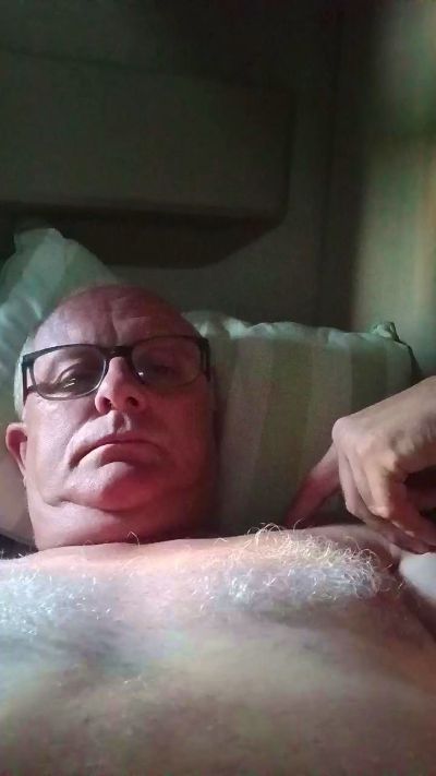 charlemagne18 live cam on Cam4