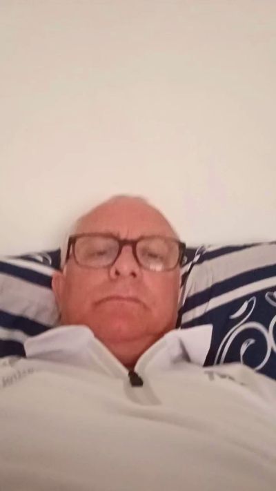 charlemagne18 live cam on Cam4