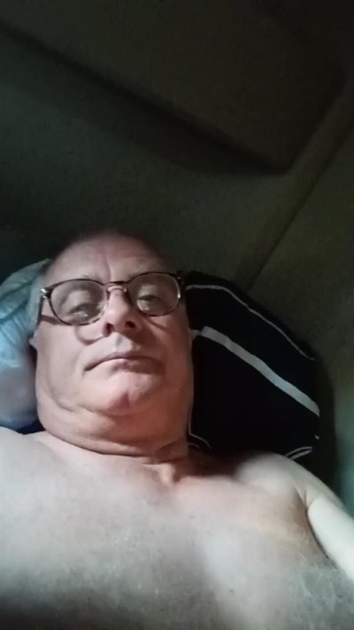 charlemagne18 live cam on Cam4