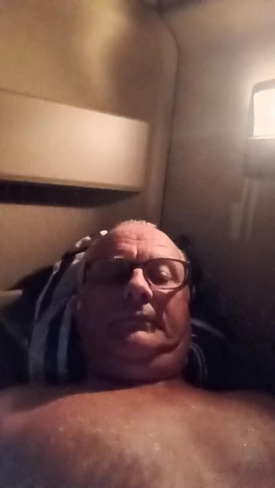 charlemagne18 live cam on Cam4