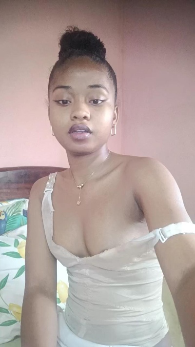 charlne_fun live cam on Cam4