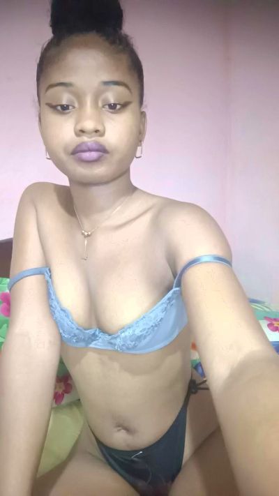 charlne_fun live cam on Cam4