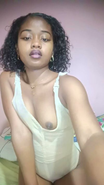 charlne_fun live cam on Cam4