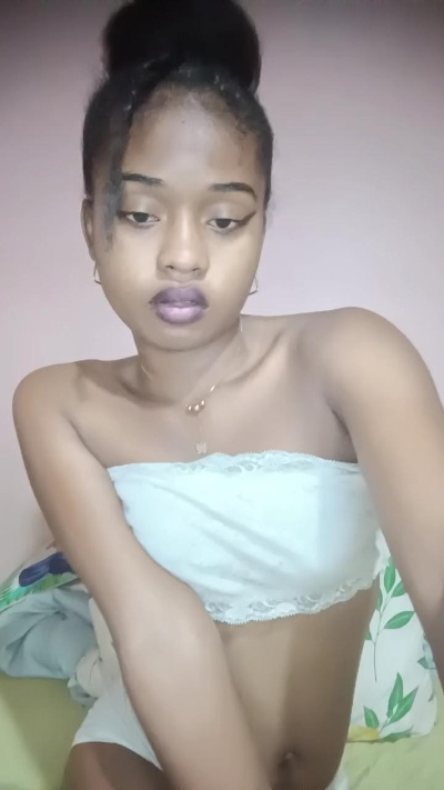 charlne_fun live cam on Cam4