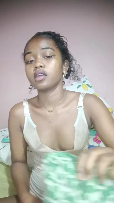 charlne_fun live cam on Cam4