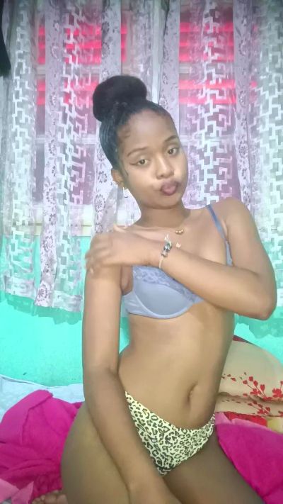 charlne_fun live cam on Cam4