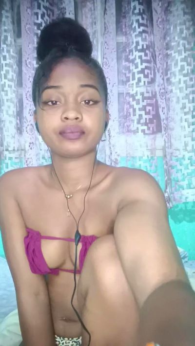 charlne_fun live cam on Cam4