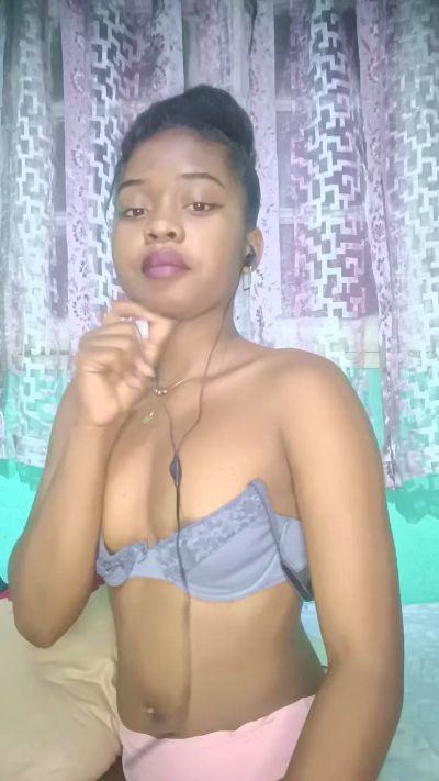charlne_fun live cam on Cam4