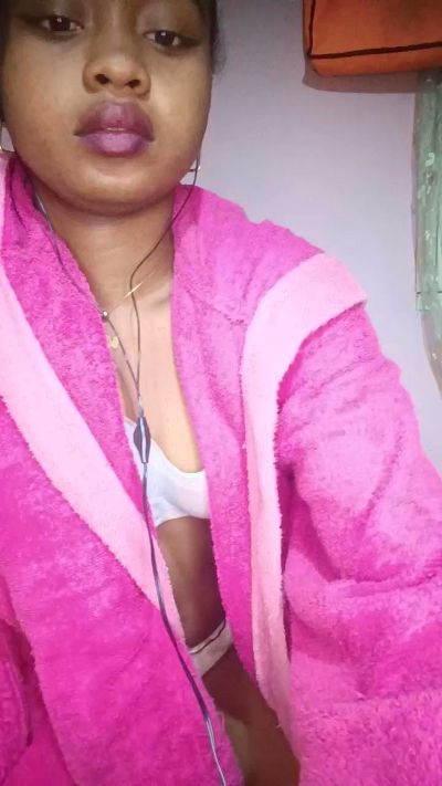 charlne_fun live cam on Cam4