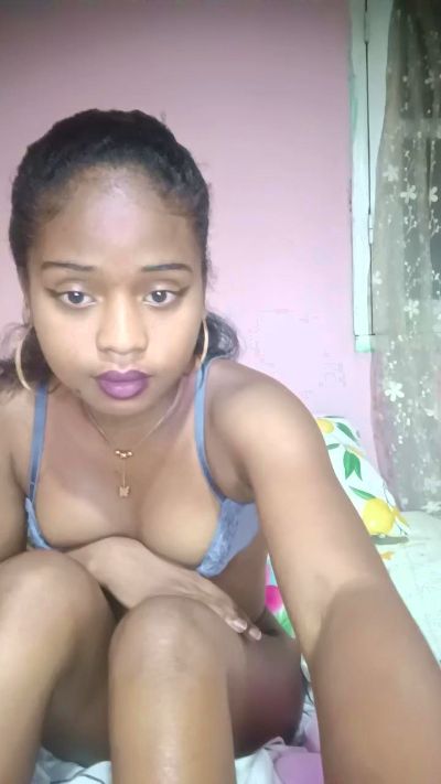 charlne_fun live cam on Cam4