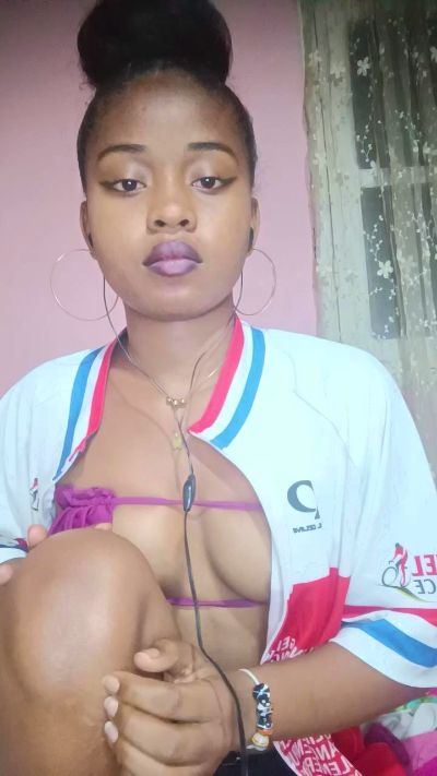 charlne_fun live cam on Cam4