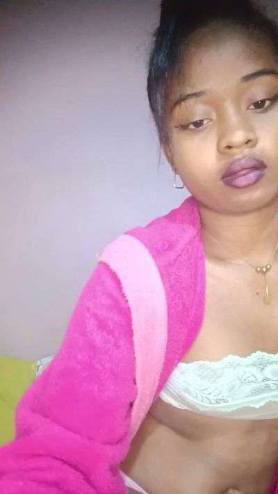 charlne_fun live cam on Cam4