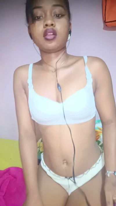 charlne_fun live cam on Cam4