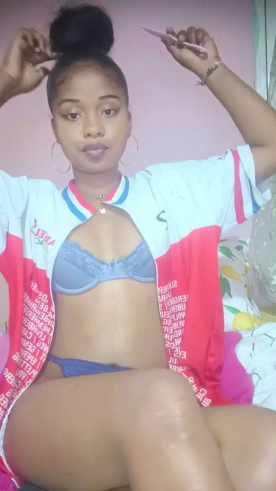 charlne_fun live cam on Cam4
