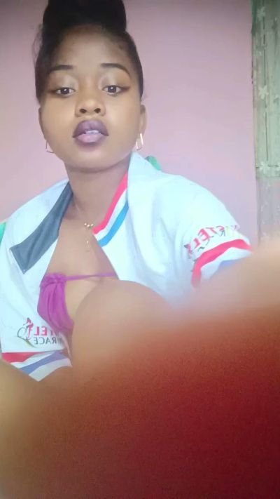 charlne_fun live cam on Cam4
