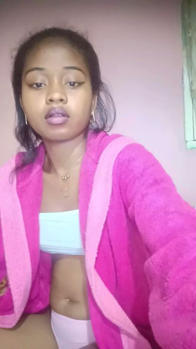 charlne_fun live cam on Cam4
