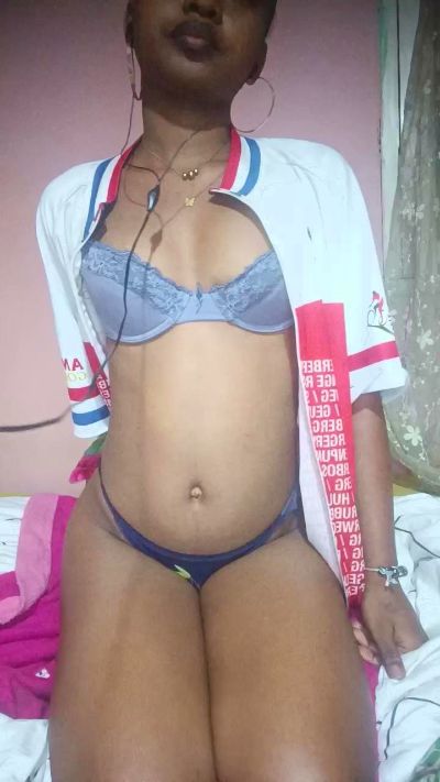 charlne_fun live cam on Cam4