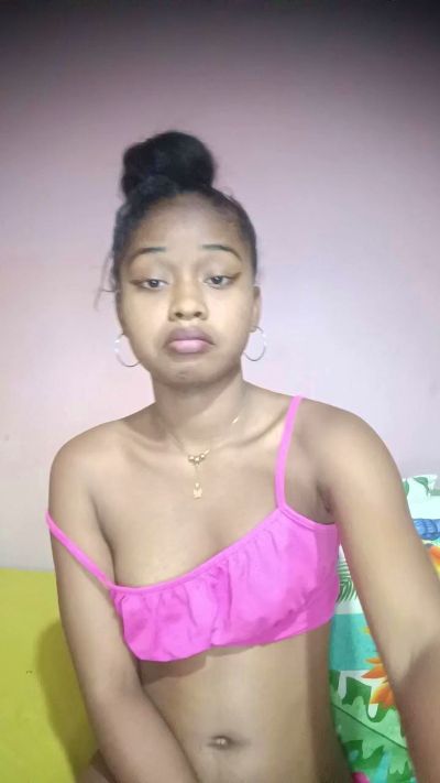 charlne_fun live cam on Cam4
