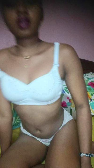 charlne_fun live cam on Cam4