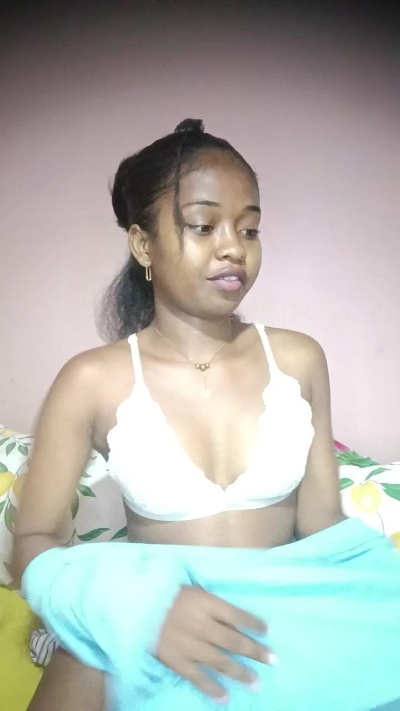 charlne_fun live cam on Cam4