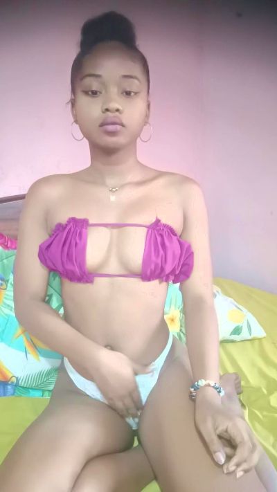 charlne_fun live cam on Cam4
