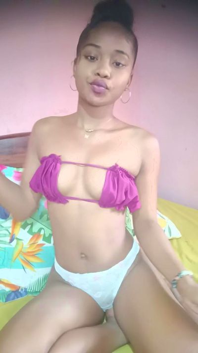 charlne_fun live cam on Cam4