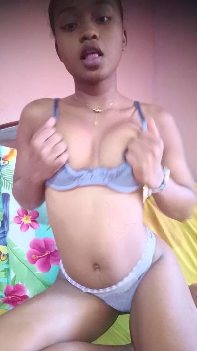 charlne_fun live cam on Cam4