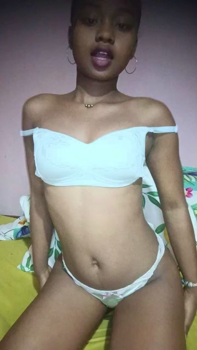charlne_fun live cam on Cam4