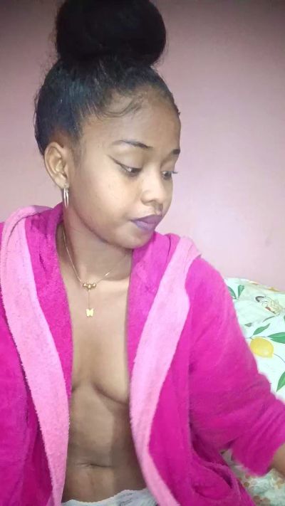 charlne_fun live cam on Cam4