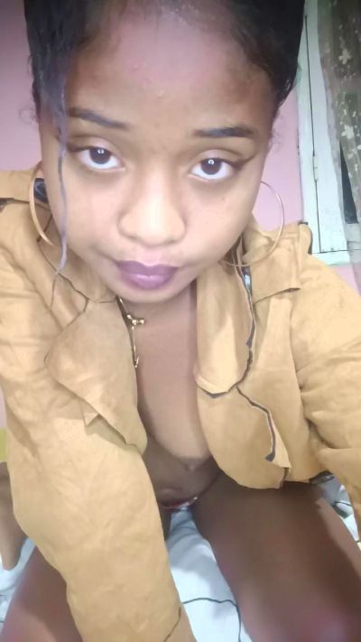 charlne_fun live cam on Cam4