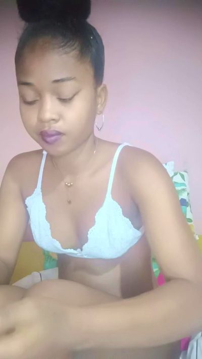 charlne_fun live cam on Cam4