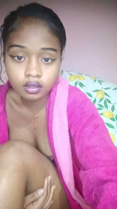 charlne_fun live cam on Cam4