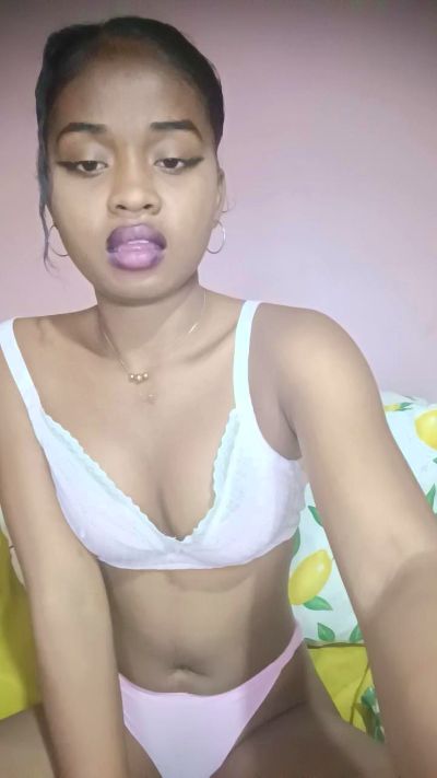 charlne_fun live cam on Cam4