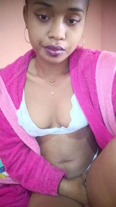 charlne_fun live cam on Cam4