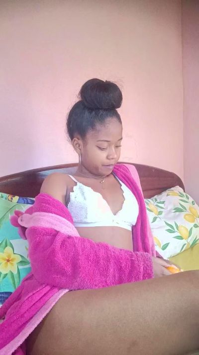 charlne_fun live cam on Cam4