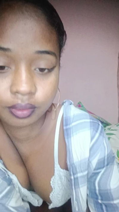 charlne_fun live cam on Cam4