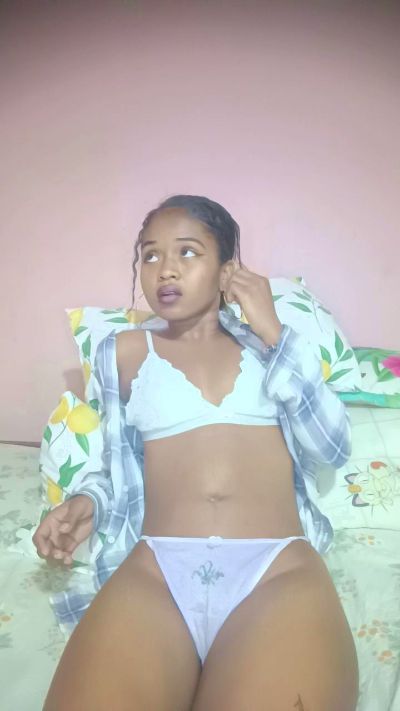 charlne_fun live cam on Cam4