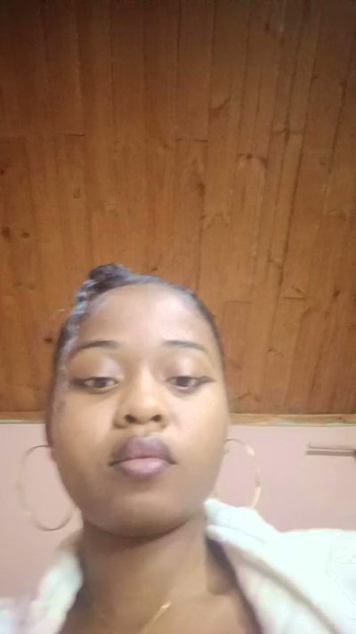 charlne_fun live cam on Cam4
